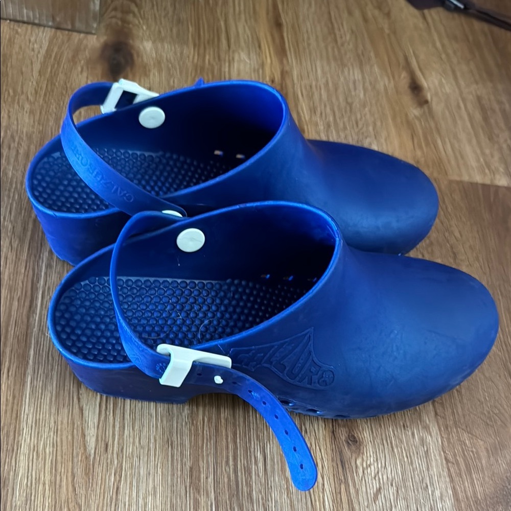 Calzuro work clogs with back strap